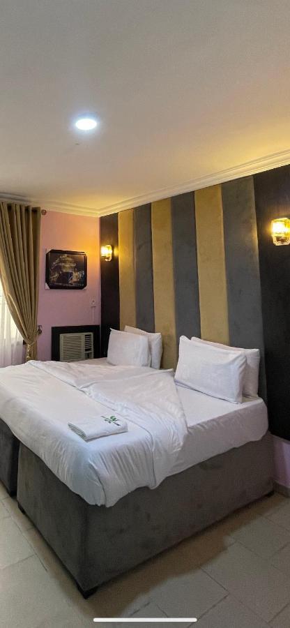 Alluring View Hotel - Allen Avenue ラゴス エクステリア 写真