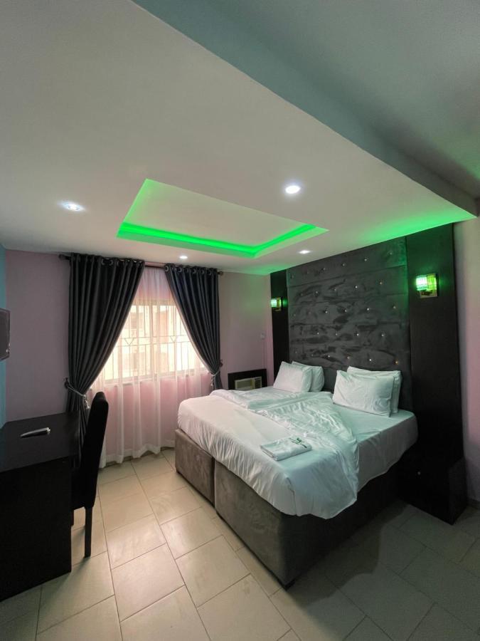 Alluring View Hotel - Allen Avenue ラゴス エクステリア 写真