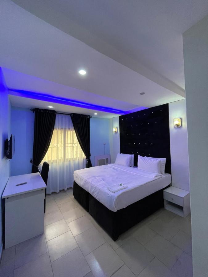 Alluring View Hotel - Allen Avenue ラゴス エクステリア 写真