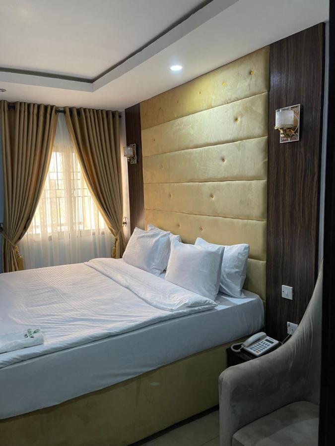 Alluring View Hotel - Allen Avenue ラゴス エクステリア 写真